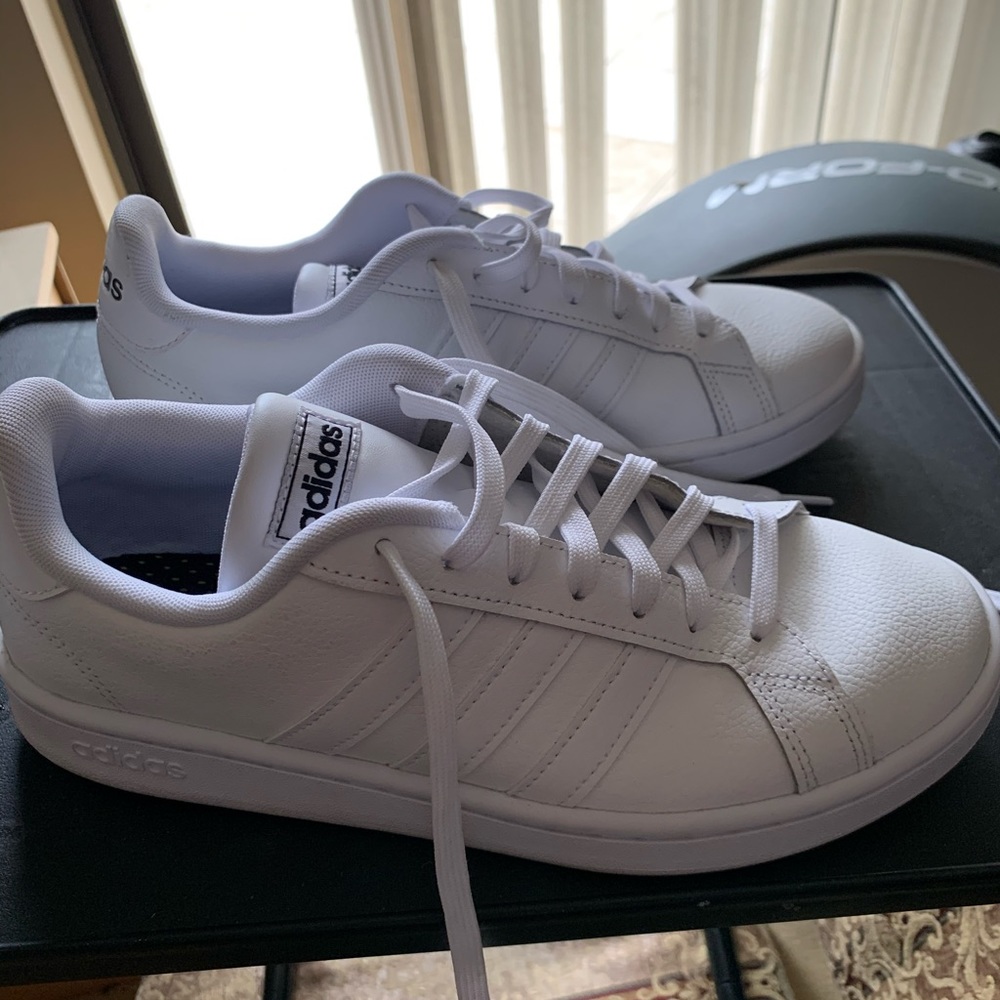 Men’s 8.5 ADIEASE Shoes